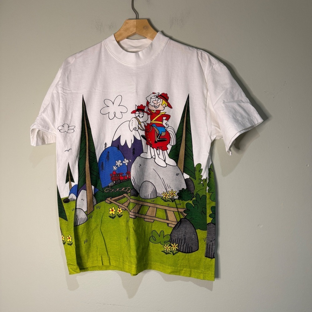 Vintage Universal Studios Islands Adventure Cartoon Graphic T-Shirt